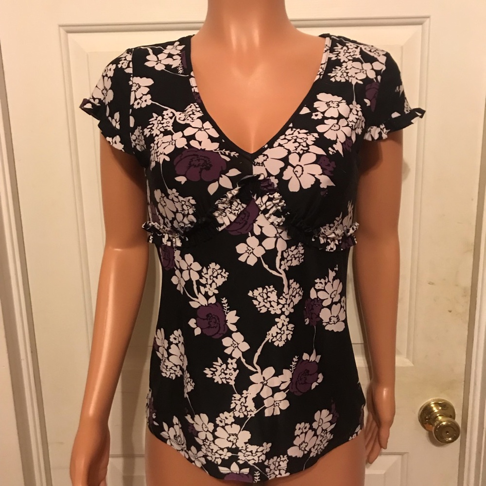 ❌SOLD❌ Black, Purple, White Floral Stretchy Shirt - Picture 1 of 8